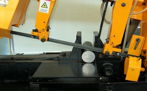 秀峰数控带锯床自动送料精度会出现偏差吗？